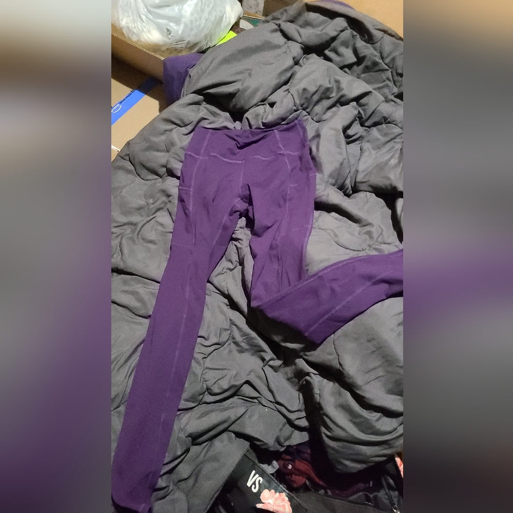 XS/S Purple Savage leggings with pockets